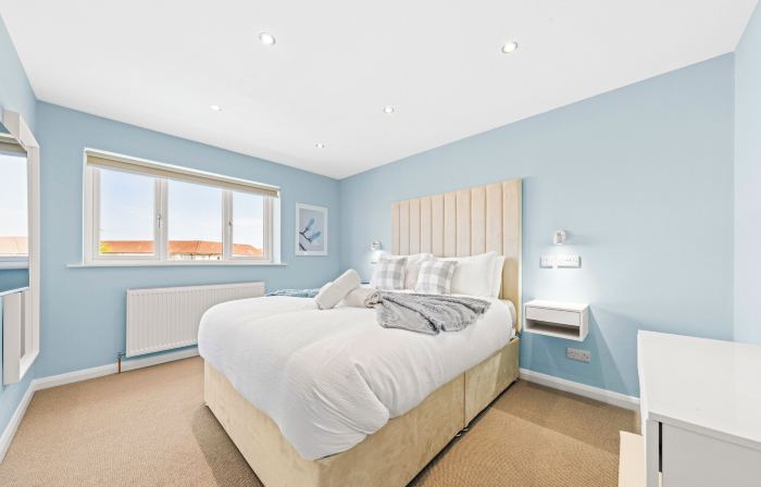Bright & Modern 3-Bed House Next To Glasgow Airport