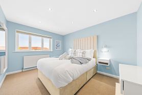 Bright & Modern 3-Bed House Next To Glasgow Airport