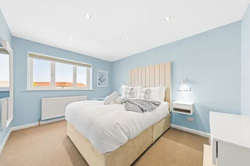 Bright & Modern 3-Bed House Next To Glasgow Airport - 3-Star