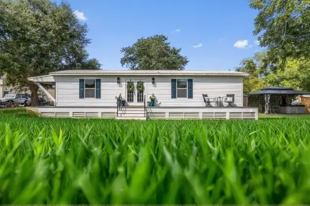 Beachfront Cottage with hot tub