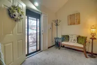 Tahlequah Duplex w/ Screened-in Porch & Fire Pit! - 2 tähden