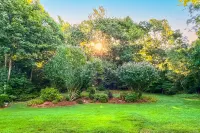 Quaint and Convenient! Cape Cod Apt Near Canal