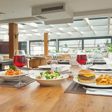 Çırağan Hotel Bosphorus Отели рядом с достопримечательностью «Долмабахче»