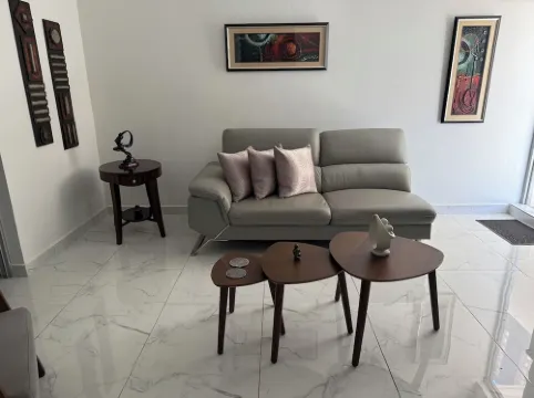 Luxury centric 1 bedroom apt - 5 min from the beach