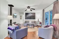 The Bungalow - Charming 2 Bed/2 Bath Guest House on 2 acres in Summerville, SC