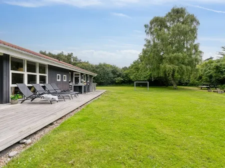 "Jorinde" - 1km from the sea Отели в г. Humble