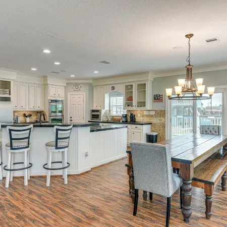 Large Group Gulf Retreat, Steps to Surfside Beach!