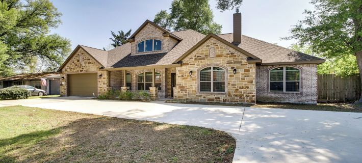 Chic Texas Abode w/ Patio & Fenced-in Yard! Hoteles en Tomball