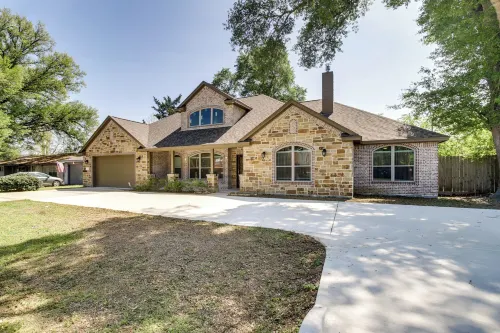 Chic Texas Abode w/ Patio & Fenced-in Yard!