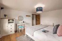 Country Cottage with Hot Tub - Perfect Cornish Escape