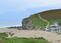 Contemporary Beach House with sea views and short walk to Blue Flag beach Hotels in Porthtowan