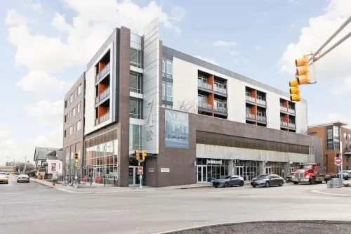 CozySuites at  Bottleworks District - Апартаменты