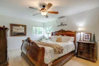 Modern Creekside Home 9 Mi to Downtown Denver - spa