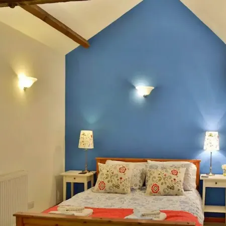Cottage in Devon with Pool & Countryside Views