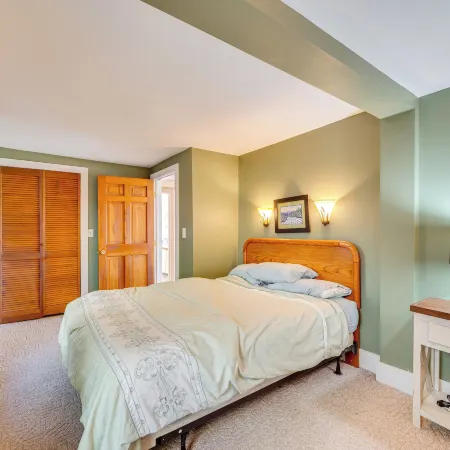 1 Mi to Story Land: Spacious Home w/ Mtn Views!