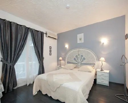 Villa in Bagnols with Pool & Near Nature Parks Hotels in Bagnols-en-Foret