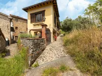 Holiday Home in Tuscany with Stunning Views
