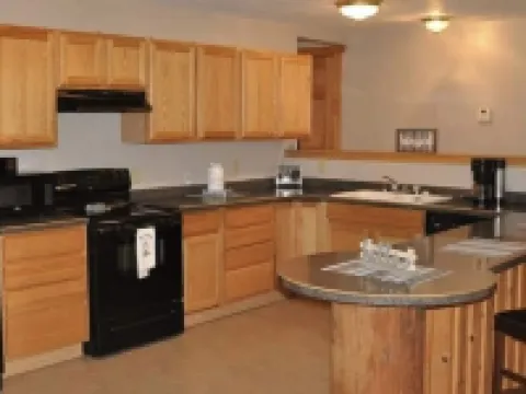 Cozy Wisconsin home a block off Lake Arbutus. โรงแรมในJackson County