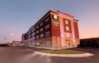 Holiday Inn Express & Suites DETROIT NORTHWEST - LIVONIA by IHG