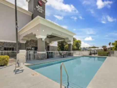 โรงแรมเบสท์เวสเทิร์นพลัส สนามบินแซนฟอร์ด/เลคแมรี โรงแรมในแซนฟอร์ด