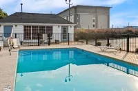 Days Inn by Wyndham Simpsonville - Pools