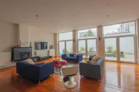 Chambres Cosy dans Une Grande maison Hotels in 