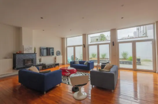 Chambres Cosy dans Une Grande maison Hotels in 