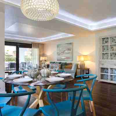 Spectacular apartment with direct access to the beach. Venalmar T Rooms