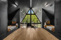 Midnight Raven Lake House - luxury a-frame w/ boat