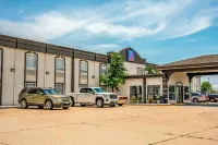 Studio 6 Claremore, OK - parking