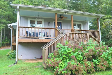 Shangri-La in Etowah:  a serene + cheerful cottage near Pisgah & DuPont Forests