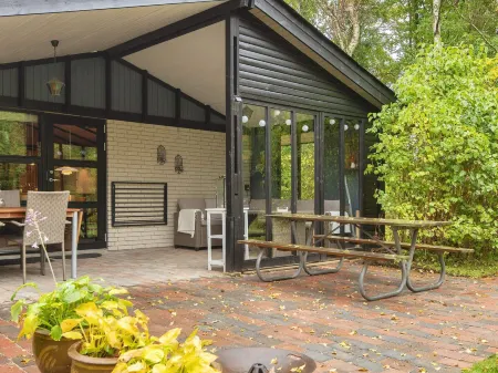 Charming Retreat by River - By Traum Ferienwohnungen Отели в г. Farvang