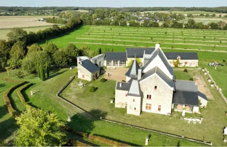 Manoir du Bois Noblet Отели в г. Шавань