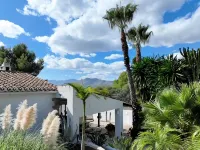 Spacious Retreat with Games - Villas