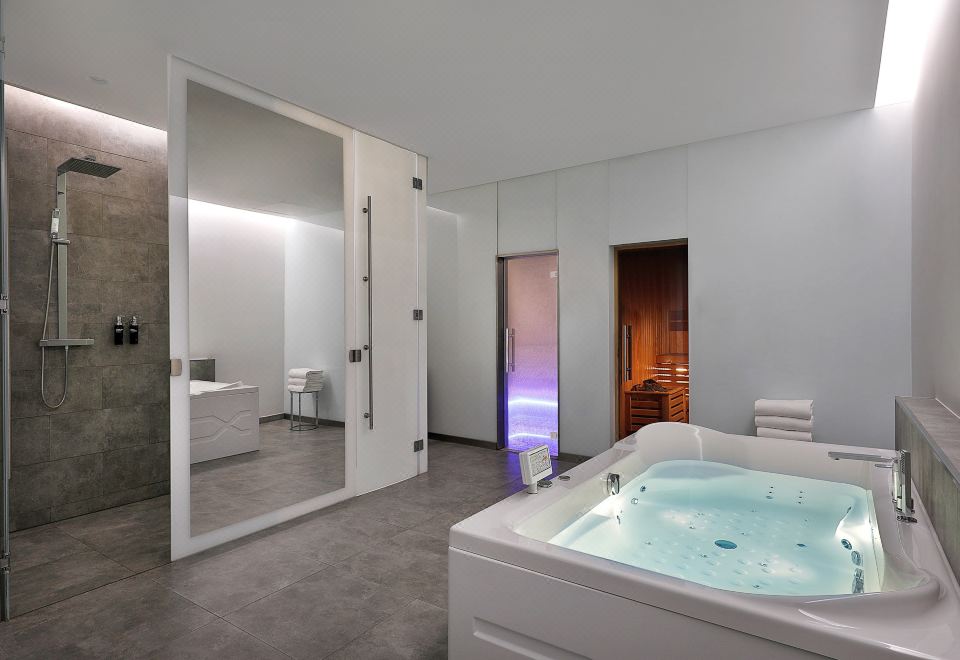 W 아부다비 - 야스 아일랜드 외부 전경