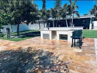 Iconic 3BD Home Mins From the Beach Pompano FL - 2 estrellas