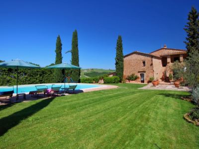 Attractive Farmhouse in Montalcino with Terrace