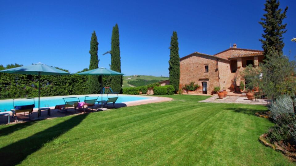 Attractive Farmhouse in Montalcino with Terrace