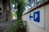 Gab House - parking