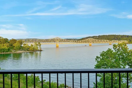 Enjoy Lakeside Fun Lakeview at Table Rock!