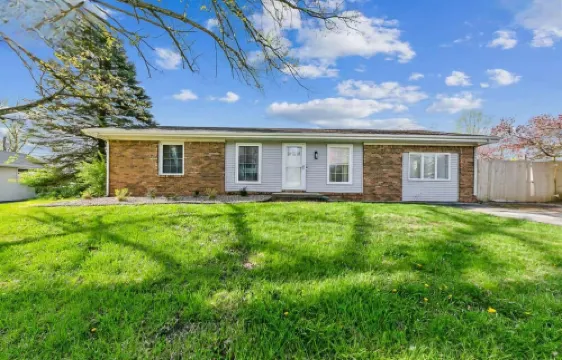 Clifty Falls Family Getaway-Sleeps 8--3 Miles to Historic Downtown & River Front