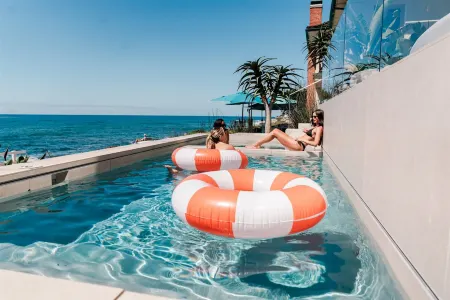 Heated Pool, Rooftop Lounge and Gym - Stunning Ocean View Retreat