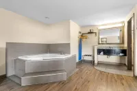 Quality Inn Waterbury Hotels in Watertown