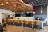 Voco College Station Aggieland by IHG - bar