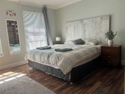 Fully furnished apartment in Hove, Stay Smart with kitchen, dining and bathroom
