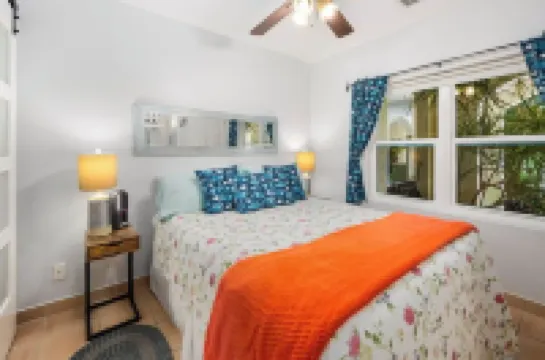 Corner Ground Floor Oceanfront/Stunning Ocean Views & Easy Beach Access. Hotels in Wheeland Settlement