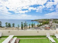 Modern Manly Apartment with Stunning Views, Pool