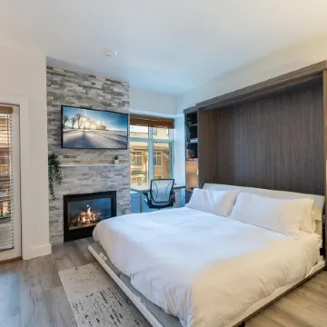 Unequalled Ski in Out, Next to Gondola, Sundial Studio, Pool, Hot tub, Condo Nast Winner C209