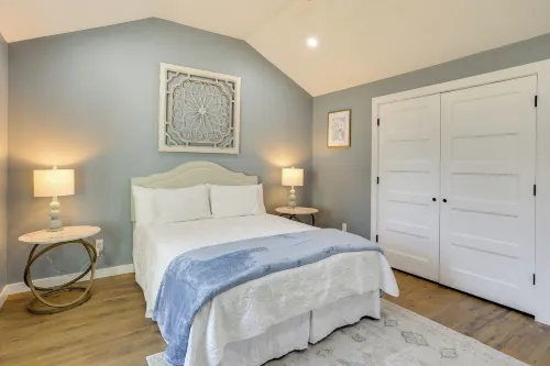 10 Mi to Tennessee River: Blue Willow-themed Home