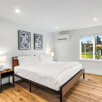 Sunny 3BR Retreat Near Everet Waterfront